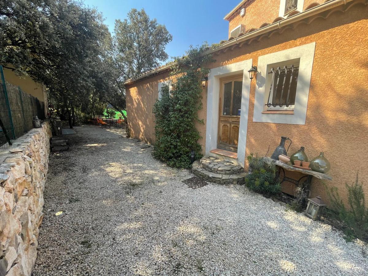 Bed and Breakfast Le Calme De La Garrigue Russan Экстерьер фото