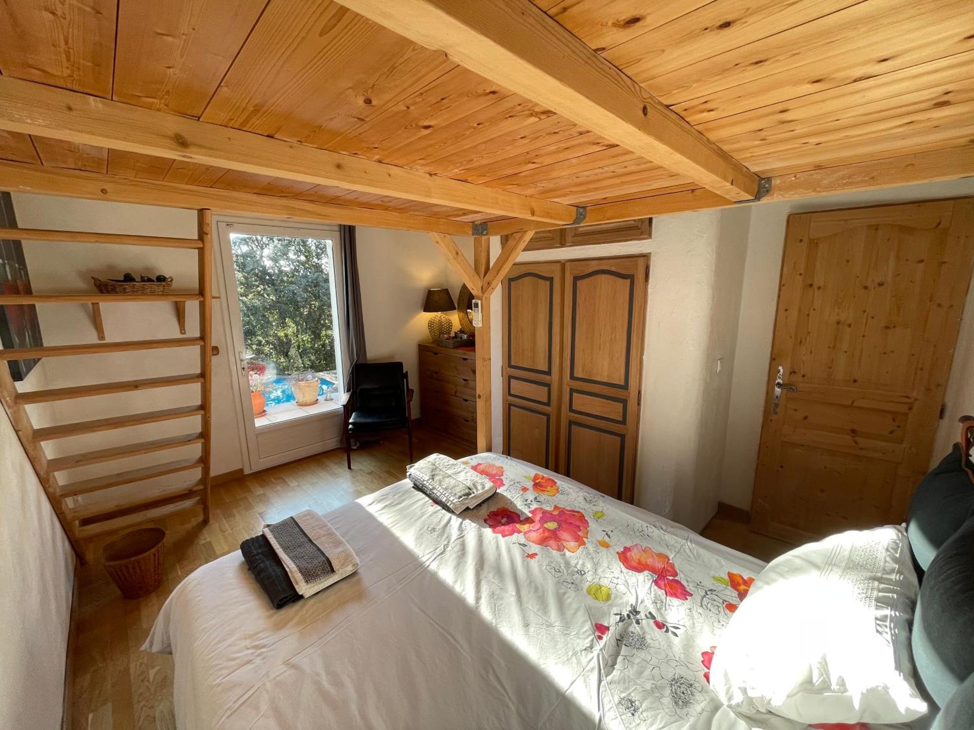 Bed and Breakfast Le Calme De La Garrigue Russan Экстерьер фото