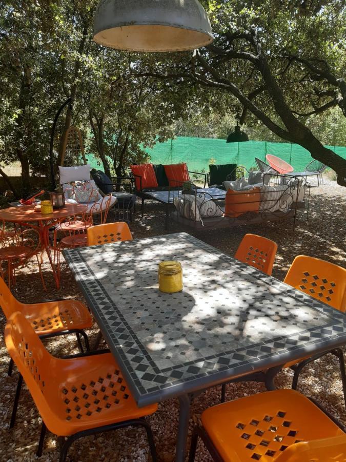 Bed and Breakfast Le Calme De La Garrigue Russan Экстерьер фото