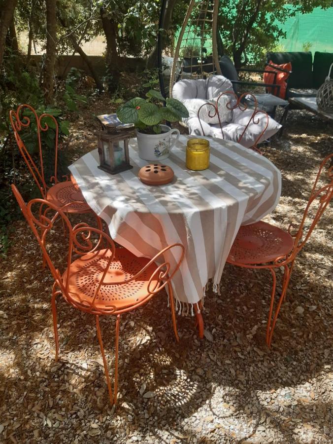 Bed and Breakfast Le Calme De La Garrigue Russan Экстерьер фото