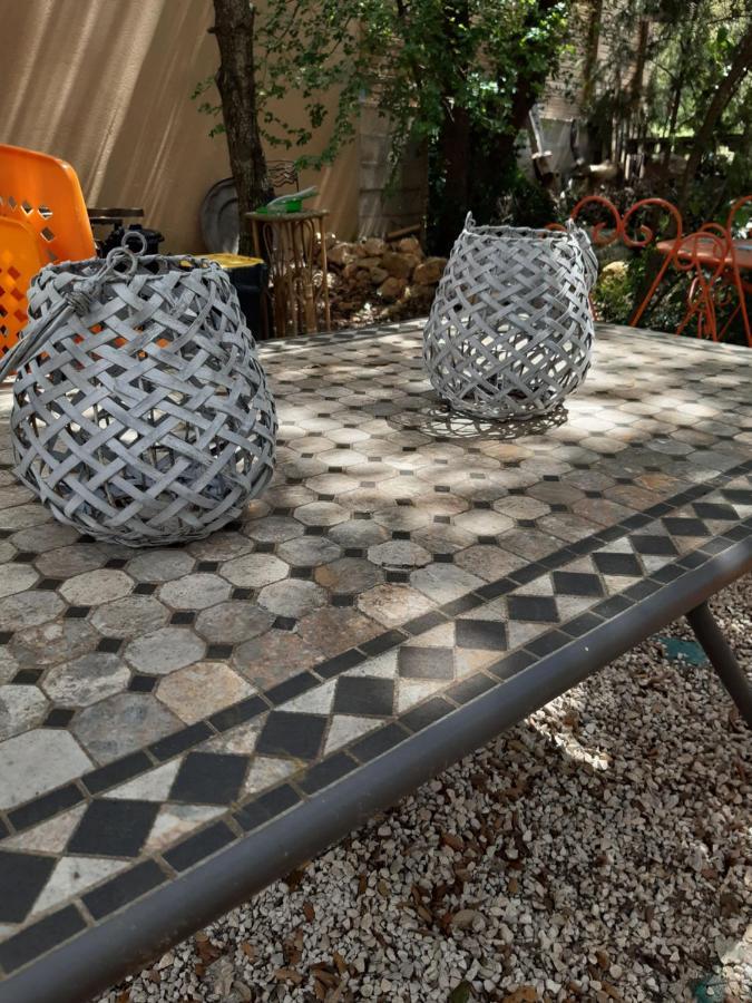 Bed and Breakfast Le Calme De La Garrigue Russan Экстерьер фото