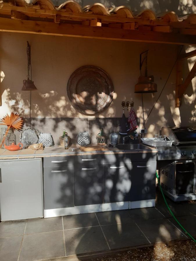 Bed and Breakfast Le Calme De La Garrigue Russan Экстерьер фото