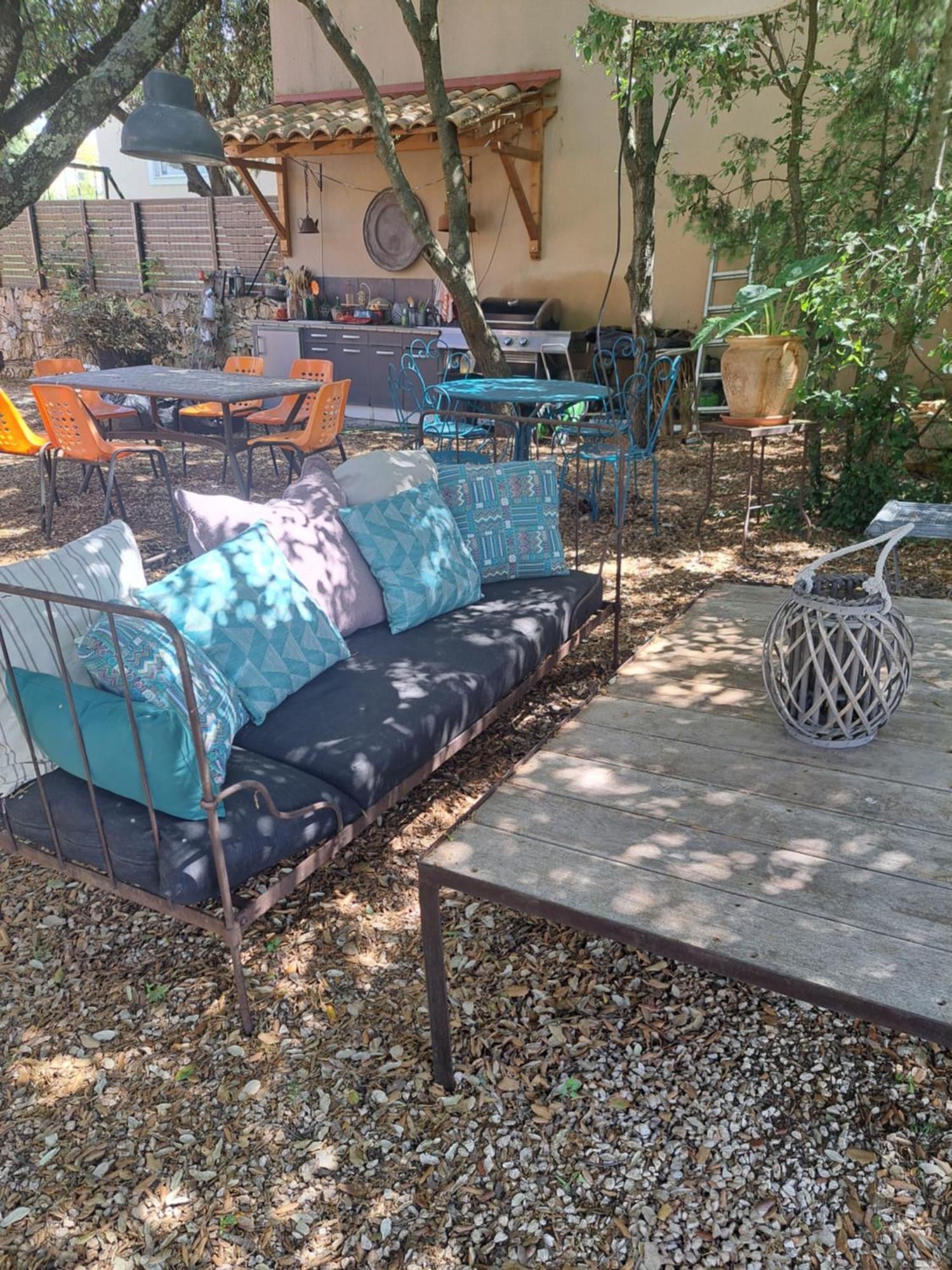 Bed and Breakfast Le Calme De La Garrigue Russan Экстерьер фото