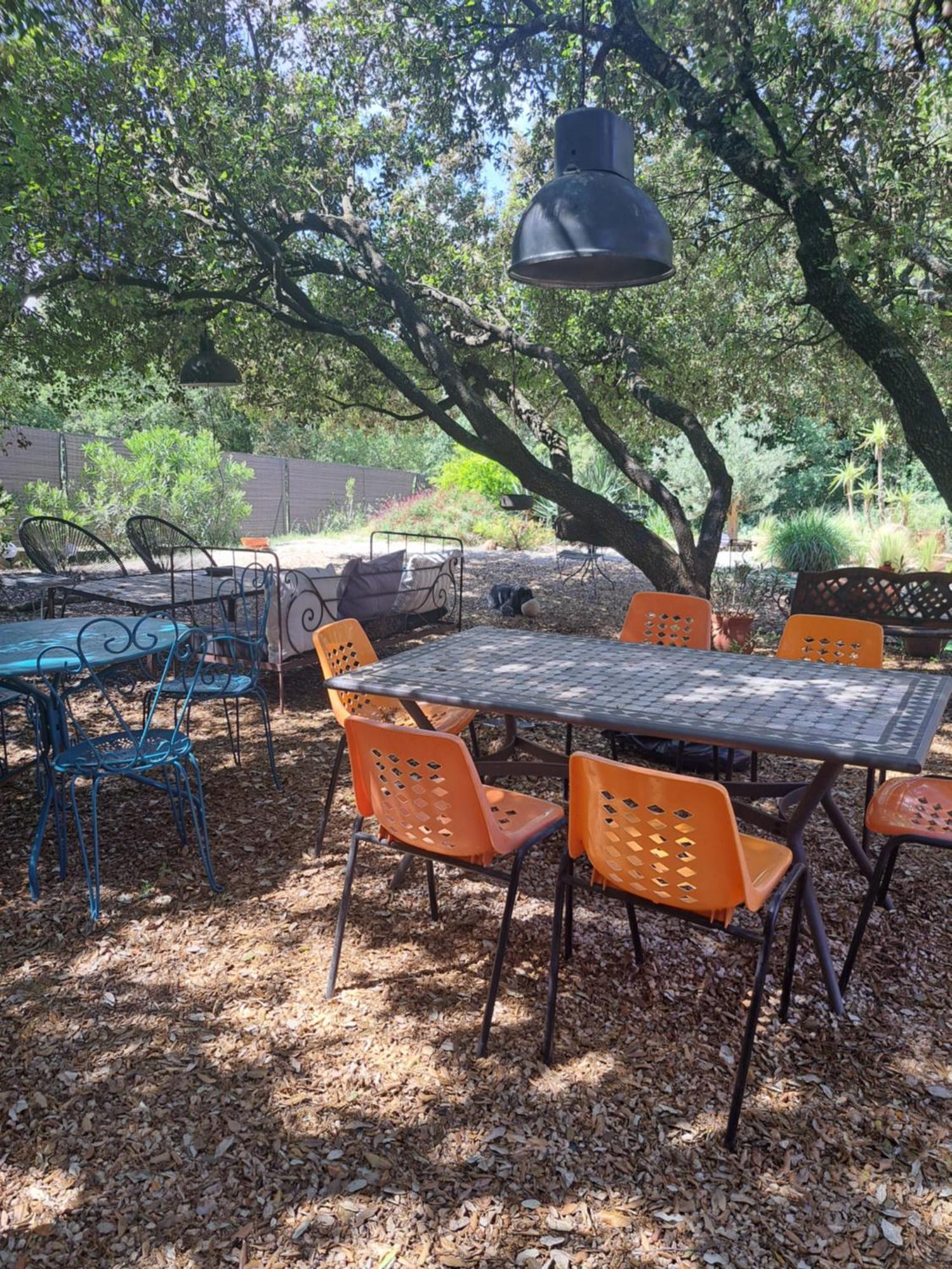 Bed and Breakfast Le Calme De La Garrigue Russan Экстерьер фото