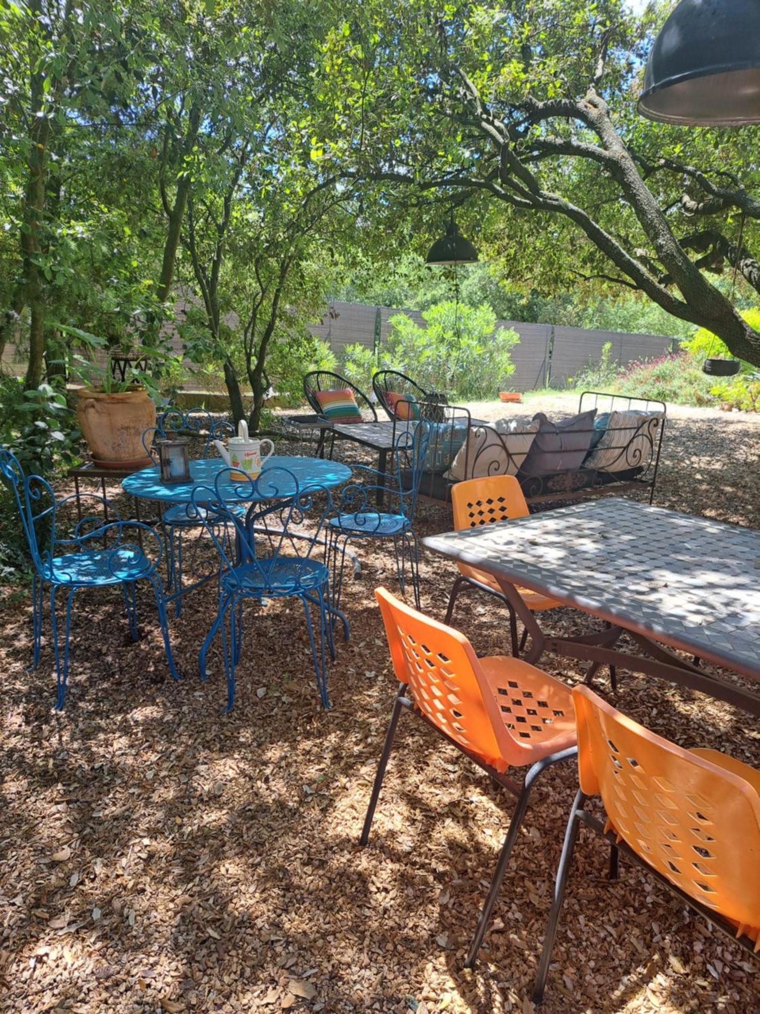 Bed and Breakfast Le Calme De La Garrigue Russan Экстерьер фото