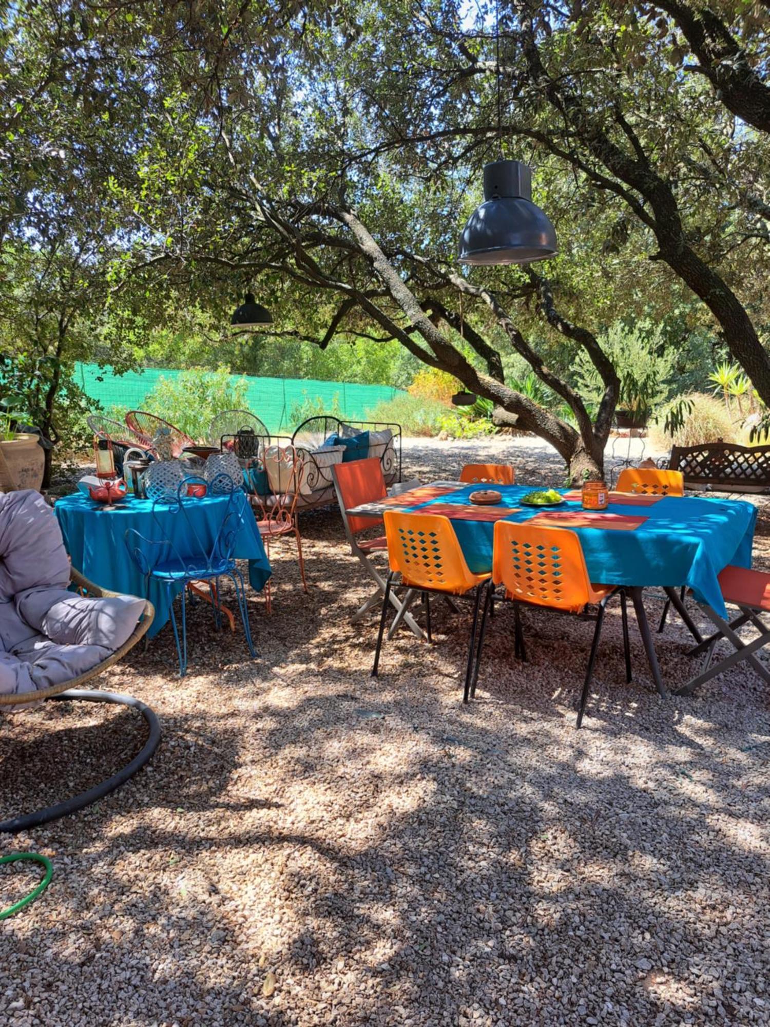 Bed and Breakfast Le Calme De La Garrigue Russan Экстерьер фото