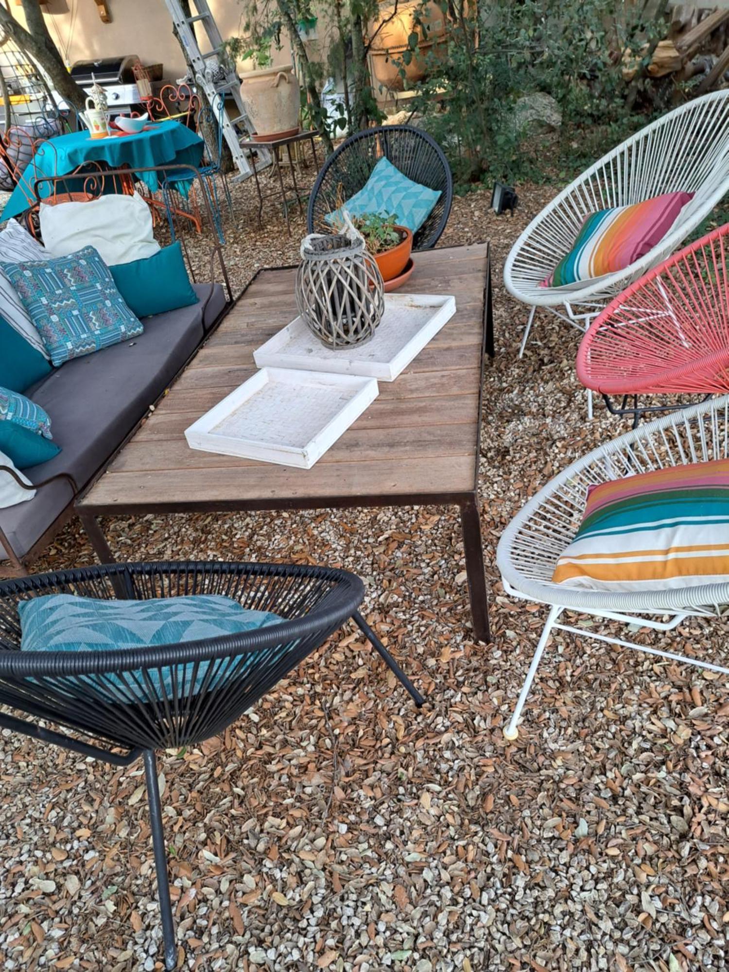 Bed and Breakfast Le Calme De La Garrigue Russan Экстерьер фото